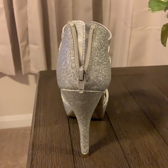 Glittery silver shoes - Picture 4 of 4